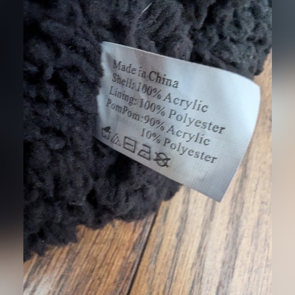 Women's Cable Knit Faux Fur Pom Bobble Hat in the Classical Bordeaux OS - Picture 8 of 9